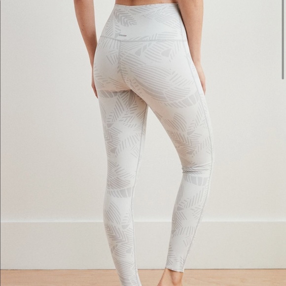 Aerie Move Printed High Waisted 7/8 Legging - Picture 13 of 14